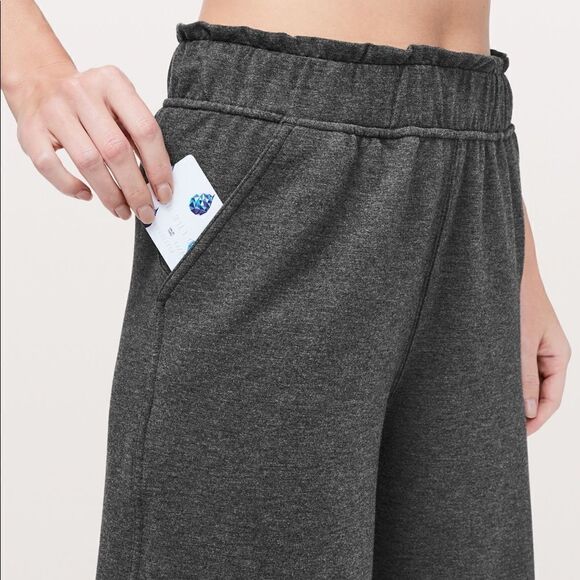 New LULULEMON Hello Sunday Crop Mod Black Gray 6 - Picture 4 of 6